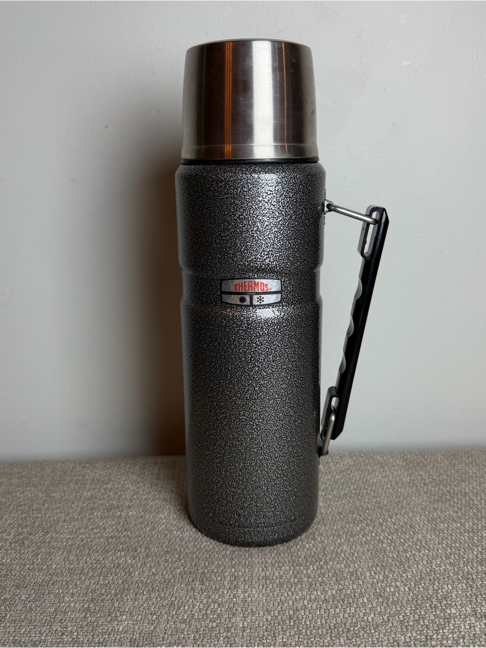 Thermos Work Series 1 Qt Speckled Gray Vacuum Flask Handle Camping Hiking Travel